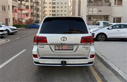 تۆیۆتا لاند کروزەر